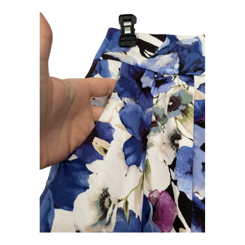 White House Black Market floral skirt - Picture 3 of 8